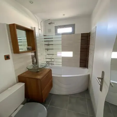 Agreable Maison, A 400m, Jardin, Piscine Et Tennis *